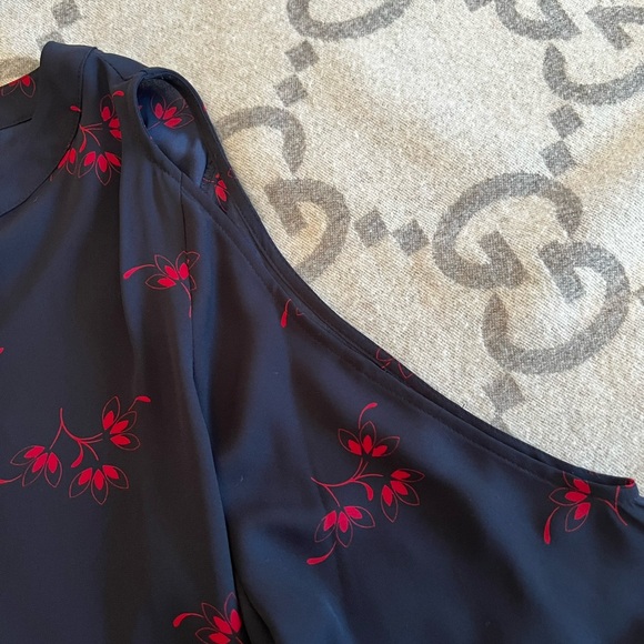 NWT pretty loft top with exposed shoulders, size large - Picture 4 of 6